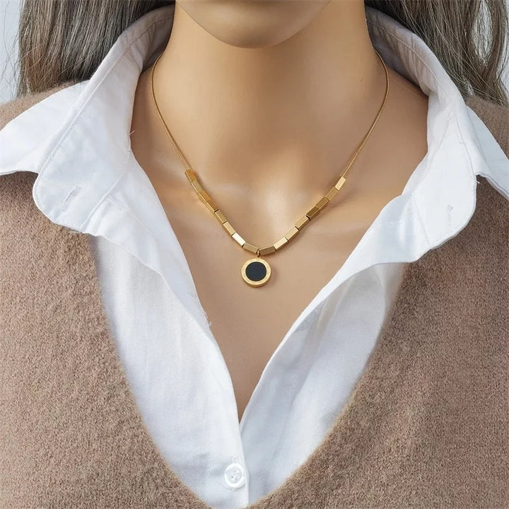 Elegant Round Necklace