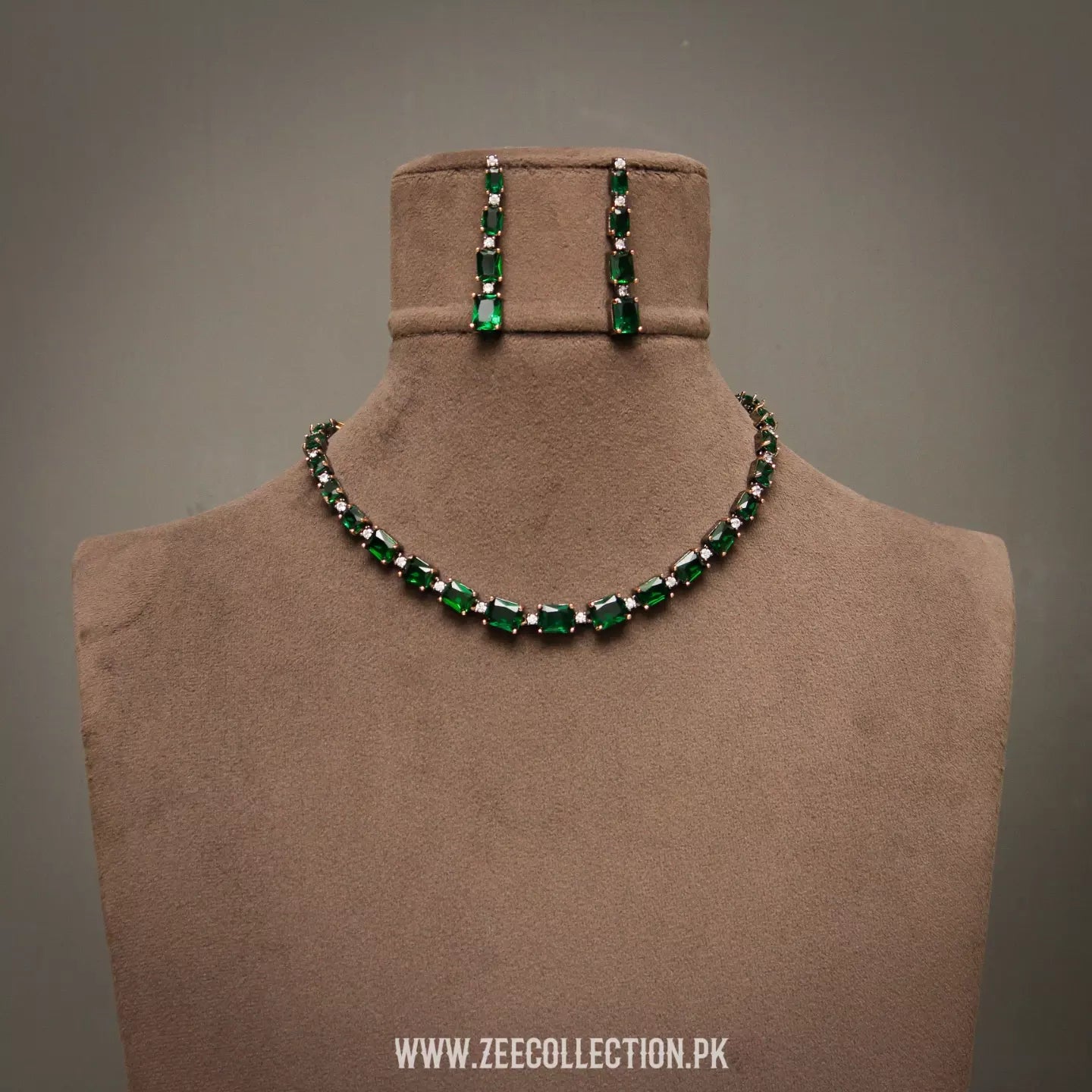 Alia Zircon Set